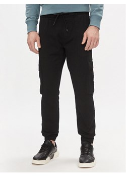 Calvin Klein Jeans Spodnie dresowe J30J324696 Czarny Skinny Fit - id: 0000303112783 - marki Calvin Klein - 182615745 Calvin Klein Jeans Spodnie dresowe J30J324696 Czarny Skinny Fit ze sklepu MODIVO w kategorii Spodnie męskie - zdjęcie 182615745