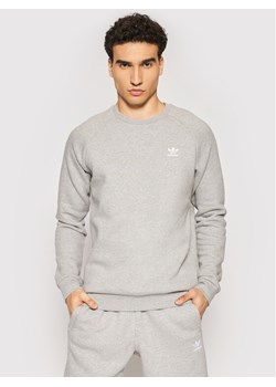 adidas Bluza adicolor Essentials Trefoil Crewneck H34642 Szary Regular Fit ze sklepu MODIVO w kategorii Bluzy męskie - zdjęcie 182615839