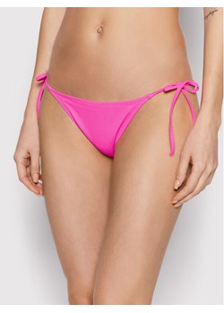 Guess Dół od bikini E02O21 LY00K Różowy ze sklepu MODIVO w kategorii Stroje kąpielowe - zdjęcie 182616116