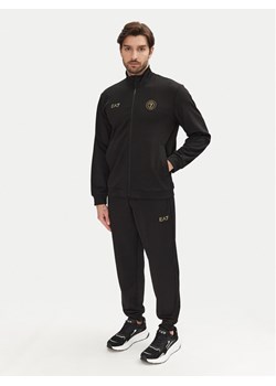 EA7 Emporio Armani Dres 7M000554 AF13526 UC001 Czarny Regular Fit ze sklepu MODIVO w kategorii Dresy męskie - zdjęcie 182616835