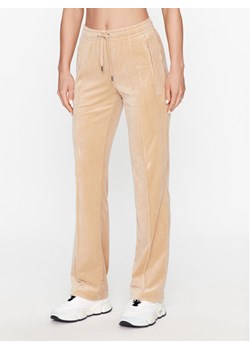 Juicy Couture Spodnie dresowe Tina JCAPW045 Beżowy Regular Fit ze sklepu MODIVO w kategorii Spodnie damskie - zdjęcie 182616947