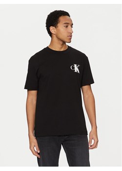 Calvin Klein Jeans T-Shirt J30J327475 Czarny Regular Fit ze sklepu MODIVO w kategorii T-shirty męskie - zdjęcie 182617408