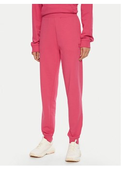Hugo Spodnie dresowe Nelfinia 50522417 Różowy Regular Fit - id: 0000304336478 - marki Hugo Boss - 182617489 Hugo Spodnie dresowe Nelfinia 50522417 Różowy Regular Fit ze sklepu MODIVO w kategorii Spodnie damskie - zdjęcie 182617489