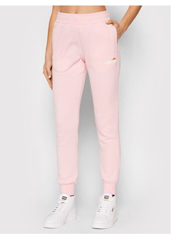 Ellesse Spodnie dresowe Hallouli SGK13652 Różowy Regular Fit ze sklepu MODIVO w kategorii Spodnie damskie - zdjęcie 182618015