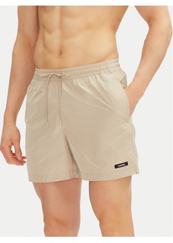 Calvin Klein Swimwear Szorty kąpielowe KM0KM01111 Beżowy Regular Fit ze sklepu MODIVO w kategorii Kąpielówki - zdjęcie 182618415