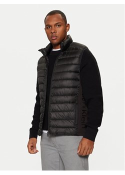 Calvin Klein Kamizelka Side Logo K10K108292 Czarny Regular Fit ze sklepu MODIVO w kategorii Kamizelki męskie - zdjęcie 182618596
