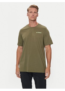 adidas Koszulka techniczna Terrex Graphic MTN 2.0 IM8353 Zielony Regular Fit ze sklepu MODIVO w kategorii T-shirty męskie - zdjęcie 182618686