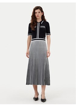 KARL LAGERFELD Sukienka dzianinowa A1W13026 Czarny Regular Fit - id: 0000304578977 - marki Karl Lagerfeld - 182618786 KARL LAGERFELD Sukienka dzianinowa A1W13026 Czarny Regular Fit ze sklepu MODIVO w kategorii Sukienki - zdjęcie 182618786