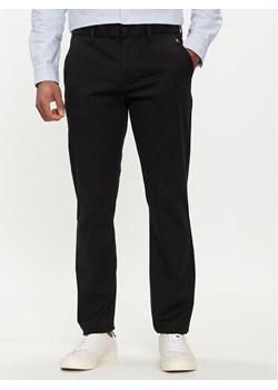 Tommy Jeans Chinosy Austin DM0DM19166 Czarny Slim Fit ze sklepu MODIVO w kategorii Spodnie męskie - zdjęcie 182618829