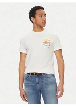 Tommy Jeans T-Shirt Twisted Signature DM0DM20771 Biały Regular Fit ze sklepu MODIVO w kategorii T-shirty męskie - zdjęcie 182619248