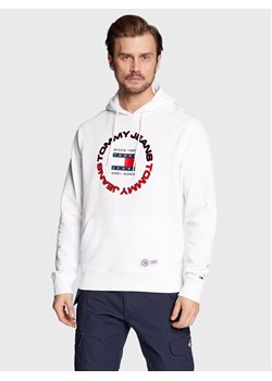 Tommy Jeans Bluza DM0DM15686 Biały Regular Fit ze sklepu MODIVO w kategorii Bluzy męskie - zdjęcie 182619367