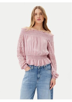Guess Bluzka W5GH0S WE550 Różowy Regular Fit ze sklepu MODIVO w kategorii Bluzki damskie - zdjęcie 182619386