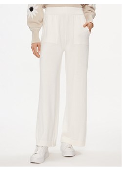 United Colors Of Benetton Spodnie dresowe 1294DF009 Écru Relaxed Fit ze sklepu MODIVO w kategorii Spodnie damskie - zdjęcie 182619629