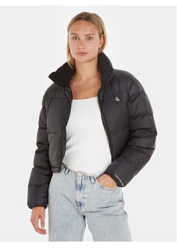 Calvin Klein Jeans Kurtka puchowa J20J221649 Czarny Cropped Fit ze sklepu MODIVO w kategorii Kurtki damskie - zdjęcie 182620075