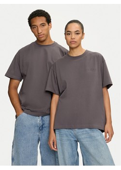 2005 T-Shirt Unisex Uniform Szary Loose Fit ze sklepu MODIVO w kategorii Bluzki damskie - zdjęcie 182620247