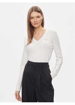Tommy Hilfiger Sweter WW0WW42049 Biały Regular Fit ze sklepu MODIVO w kategorii Swetry damskie - zdjęcie 182620286