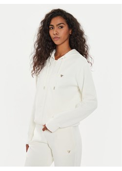Guess Bluza V4YQ06 KCAY2 Écru Regular Fit ze sklepu MODIVO w kategorii Bluzy damskie - zdjęcie 182620467