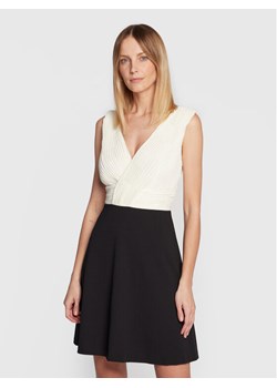 DKNY Sukienka koktajlowa DD2G3058 Kolorowy Regular Fit ze sklepu MODIVO w kategorii Sukienki - zdjęcie 182620707