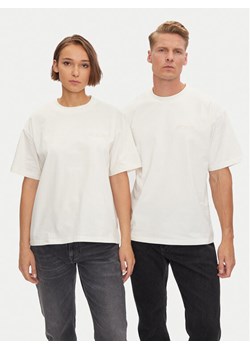 2005 T-Shirt Unisex Uniform Écru Loose Fit ze sklepu MODIVO w kategorii Bluzki damskie - zdjęcie 182620925