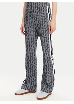 Lacoste Spodnie dresowe XF9313 Granatowy Regular Fit ze sklepu MODIVO w kategorii Spodnie damskie - zdjęcie 182621406