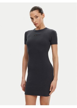 Calvin Klein Jeans Sukienka codzienna J20J225265 Szary Slim Fit ze sklepu MODIVO w kategorii Sukienki - zdjęcie 182621638