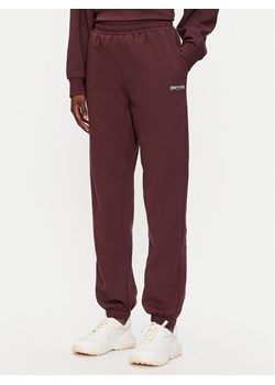 Athlecia Spodnie dresowe Giannis W Sweat EA243382 Bordowy Regular Fit ze sklepu MODIVO w kategorii Spodnie damskie - zdjęcie 182622177