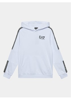 EA7 Emporio Armani Bluza 6RBM72 BJEXZ 1100 Biały Regular Fit ze sklepu MODIVO w kategorii Bluzy chłopięce - zdjęcie 182623198