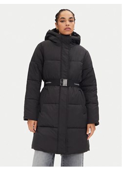 Calvin Klein Jeans Kurtka zimowa J20J224122 Czarny Relaxed Fit ze sklepu MODIVO w kategorii Kurtki damskie - zdjęcie 182623426