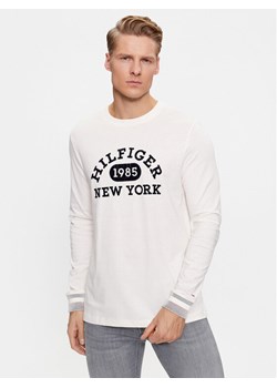 Tommy Hilfiger Longsleeve Collegiate MW0MW32591 Biały Regular Fit ze sklepu MODIVO w kategorii T-shirty męskie - zdjęcie 182623427