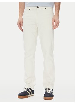 Wrangler Jeansy Greensboro 112362435 Beżowy Straight Fit ze sklepu MODIVO w kategorii Jeansy męskie - zdjęcie 182623599