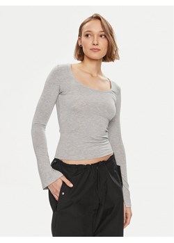 Gina Tricot Bluzka Agnes 16981 Szary Slim Fit ze sklepu MODIVO w kategorii Bluzki damskie - zdjęcie 182623949