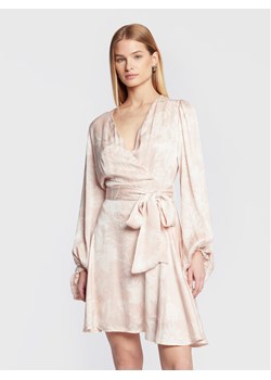 Guess Sukienka codzienna Noelie W2BK16 WEX90 Różowy Regular Fit ze sklepu MODIVO w kategorii Sukienki - zdjęcie 182624417
