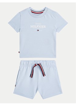 Tommy Hilfiger Komplet t-shirt i spodenki Monotype KN0KN02047 Błękitny Regular Fit ze sklepu MODIVO w kategorii Komplety niemowlęce - zdjęcie 182624429