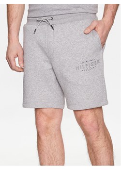 Tommy Hilfiger Szorty sportowe Curve Logo MW0MW30014 Szary Regular Fit ze sklepu MODIVO w kategorii Spodenki męskie - zdjęcie 182624438