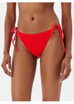 Chantelle Dół od bikini C12VA5 Czerwony ze sklepu MODIVO w kategorii Stroje kąpielowe - zdjęcie 182624758