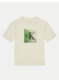 Calvin Klein Jeans T-Shirt IB0IB02356 Beżowy Regular Fit ze sklepu MODIVO w kategorii T-shirty chłopięce - zdjęcie 182625168