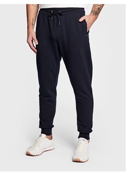 Tommy Hilfiger Spodnie dresowe 1985 MW0MW24521 Granatowy Relaxed Fit ze sklepu MODIVO w kategorii Spodnie męskie - zdjęcie 182626409