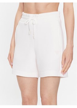 Guess Szorty sportowe Elly V2YD10 K7UW2 Biały Relaxed Fit ze sklepu MODIVO w kategorii Szorty - zdjęcie 182627256