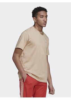 adidas T-Shirt Graphic Ozworld HL9233 Brązowy Loose Fit ze sklepu MODIVO w kategorii T-shirty męskie - zdjęcie 182627385