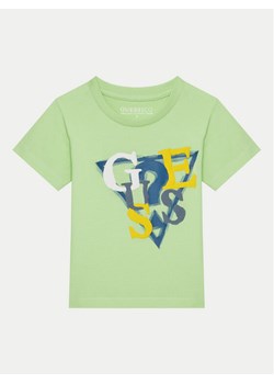 Guess T-Shirt N5GI10 K8HM4 Zielony Regular Fit ze sklepu MODIVO w kategorii T-shirty chłopięce - zdjęcie 182627725