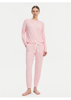 DKNY Piżama YI90044 Różowy Regular Fit ze sklepu MODIVO w kategorii Piżamy damskie - zdjęcie 182627916