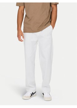 Only & Sons Spodnie materiałowe Sinus 22028267 Biały Loose Fit ze sklepu MODIVO w kategorii Spodnie męskie - zdjęcie 182628396