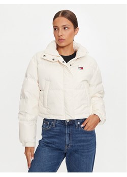 Tommy Jeans Kurtka puchowa Alaska DW0DW18820 Écru Regular Fit ze sklepu MODIVO w kategorii Kurtki damskie - zdjęcie 182628679