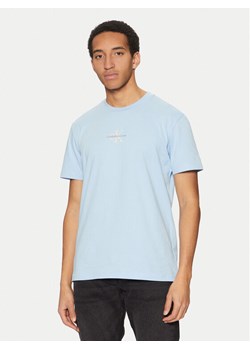 Calvin Klein Jeans T-Shirt Monologo J30J325649 Błękitny Regular Fit ze sklepu MODIVO w kategorii T-shirty męskie - zdjęcie 182629428