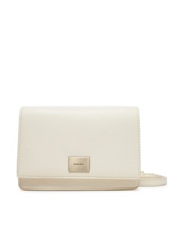 Calvin Klein Torebka Hardware Flap Crossbody K60K612967 Écru ze sklepu MODIVO w kategorii Listonoszki - zdjęcie 182630536