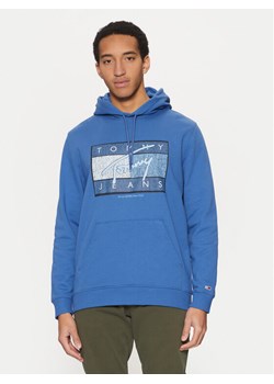 Tommy Jeans Bluza Dna Flag Twist DM0DM21100 Niebieski Regular Fit ze sklepu MODIVO w kategorii Bluzy męskie - zdjęcie 182630647