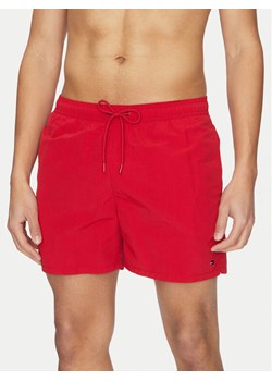 Tommy Hilfiger Szorty kąpielowe UM0UM03477 Czerwony Regular Fit ze sklepu MODIVO w kategorii Kąpielówki - zdjęcie 182631768