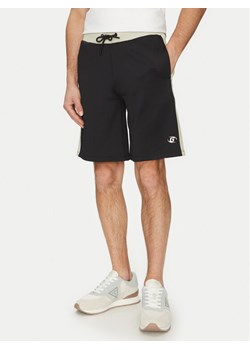 Guess Szorty sportowe Z5GD08 KCRU2 Czarny Loose Fit ze sklepu MODIVO w kategorii Spodenki męskie - zdjęcie 182632456