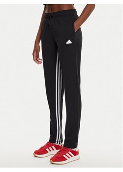 adidas Spodnie dresowe Dance All-Gender IN1830 Czarny Regular Fit ze sklepu MODIVO w kategorii Spodnie damskie - zdjęcie 182632619