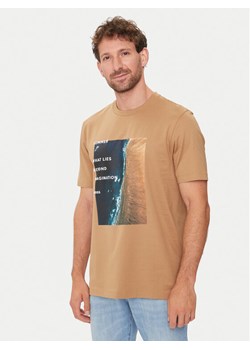 Boss T-Shirt Tiburt 388 50512132 Beżowy Regular Fit ze sklepu MODIVO w kategorii T-shirty męskie - zdjęcie 182632808